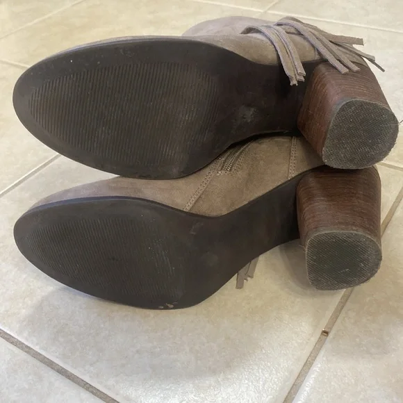 Madden girl size 9 ankle boots with fringe - Picture 5 of 5